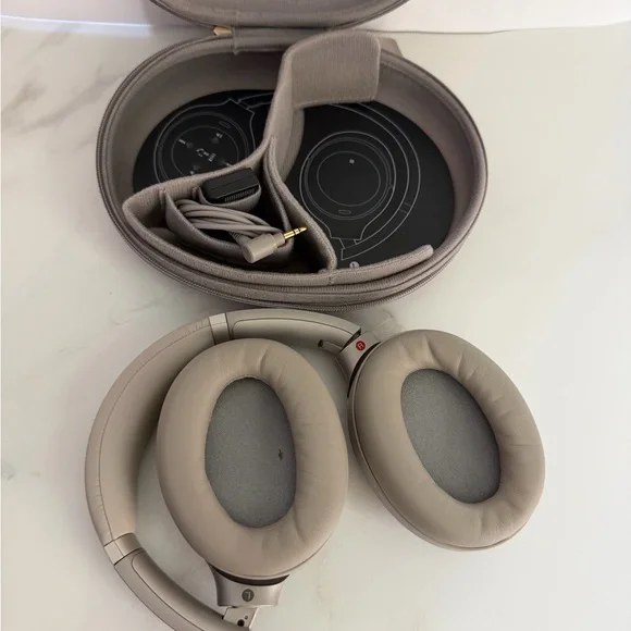 Sonynoise cancellation headphones
